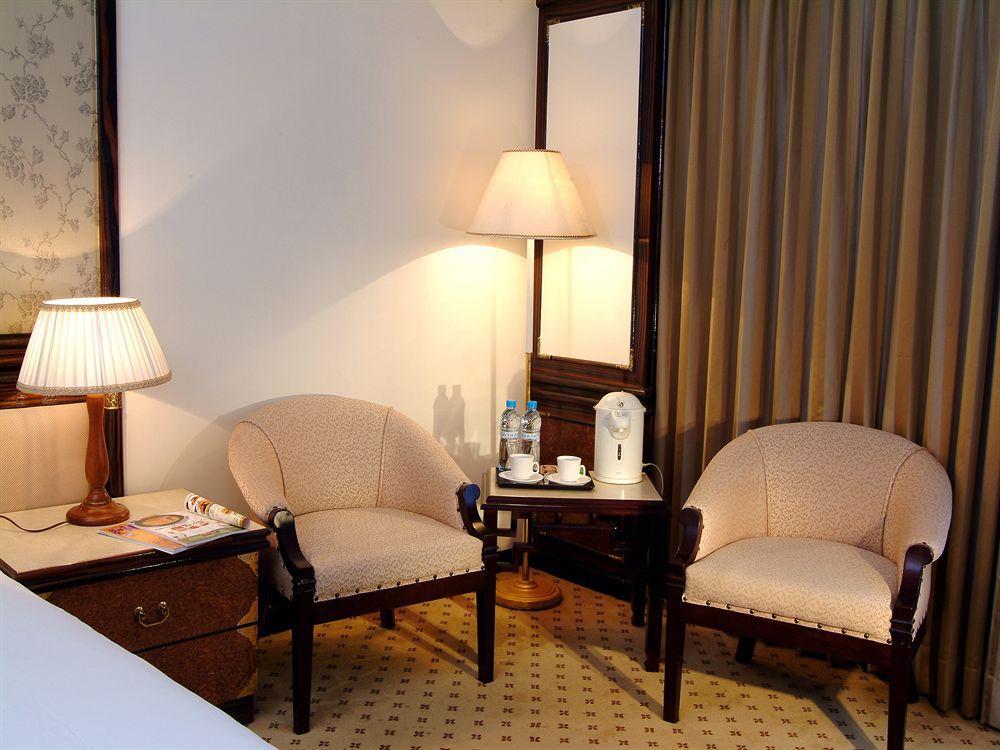โฮเต็ล คิงส์ทาวน์ Hotel เกาสง ภายนอก รูปภาพ