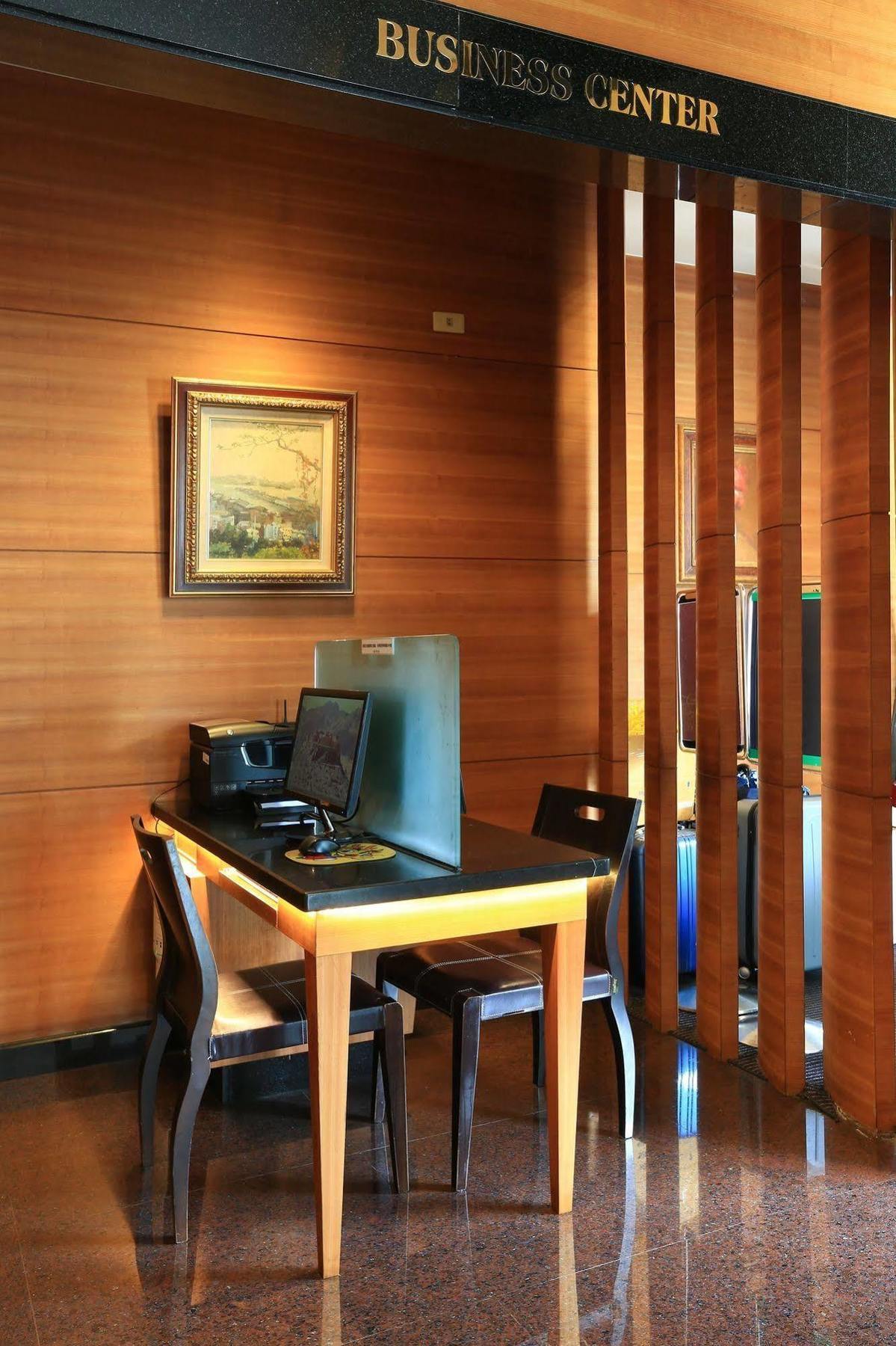 โฮเต็ล คิงส์ทาวน์ Hotel เกาสง ภายนอก รูปภาพ