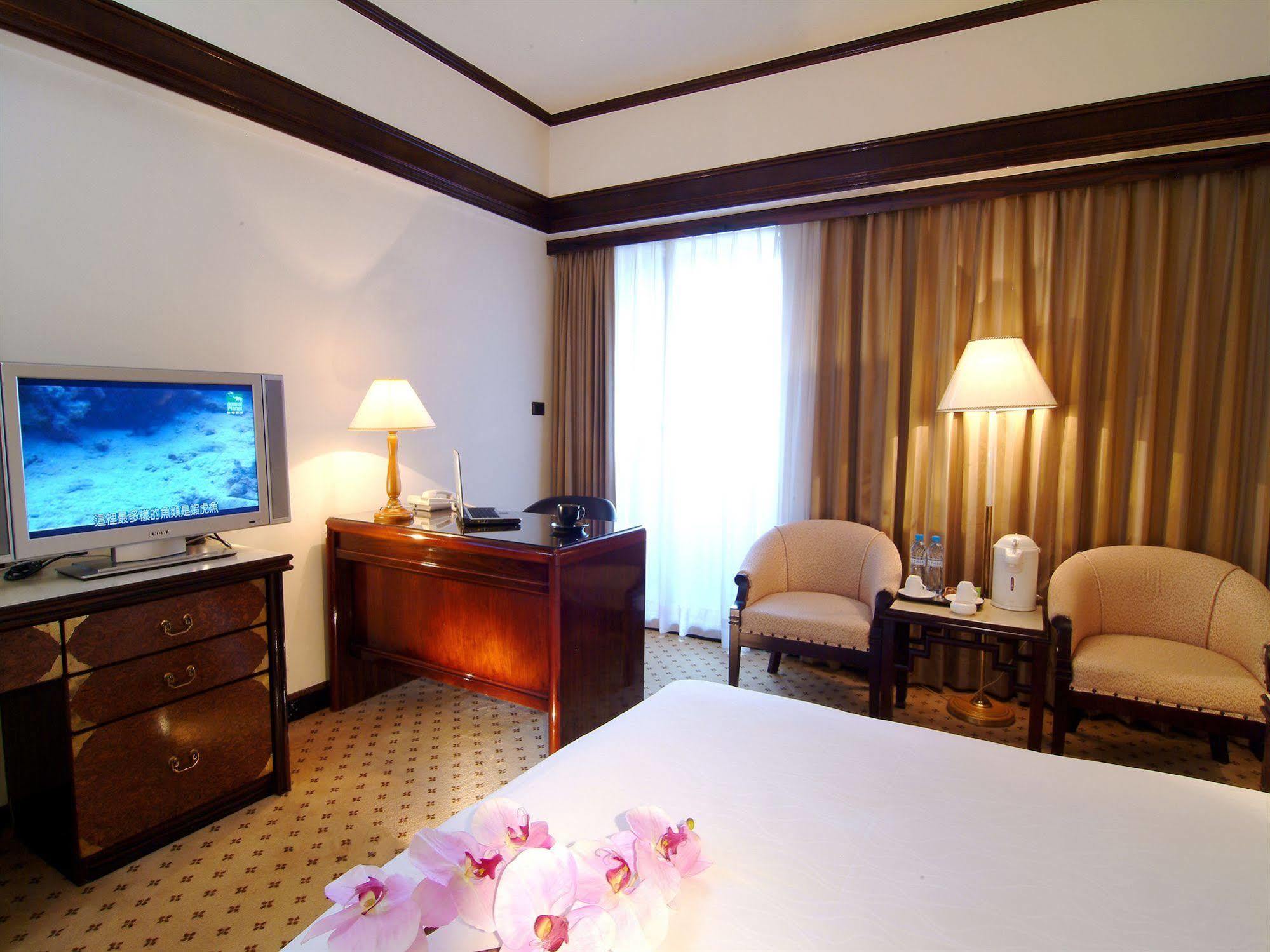 โฮเต็ล คิงส์ทาวน์ Hotel เกาสง ภายนอก รูปภาพ