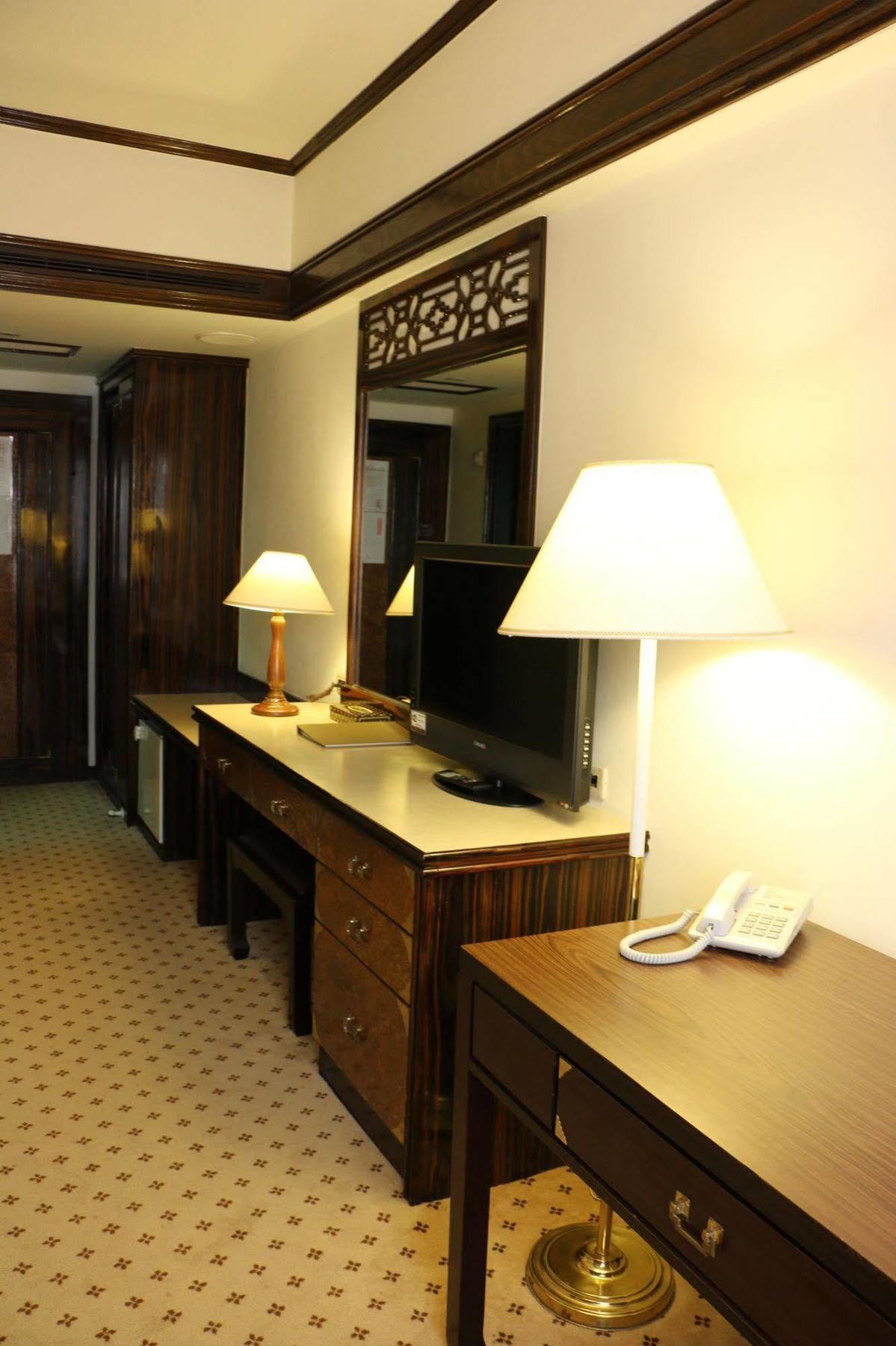 โฮเต็ล คิงส์ทาวน์ Hotel เกาสง ภายนอก รูปภาพ