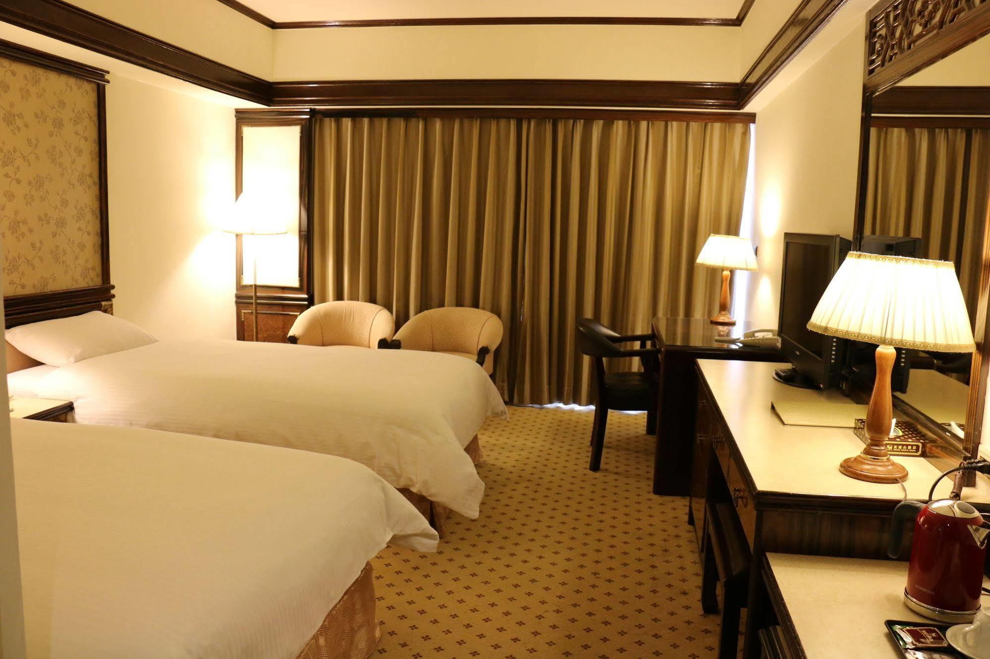 โฮเต็ล คิงส์ทาวน์ Hotel เกาสง ภายนอก รูปภาพ